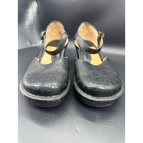 Born Black Mary Janes 3336 Embossed Heeled Stitch Size 9 EUC - Picture 2 of 8